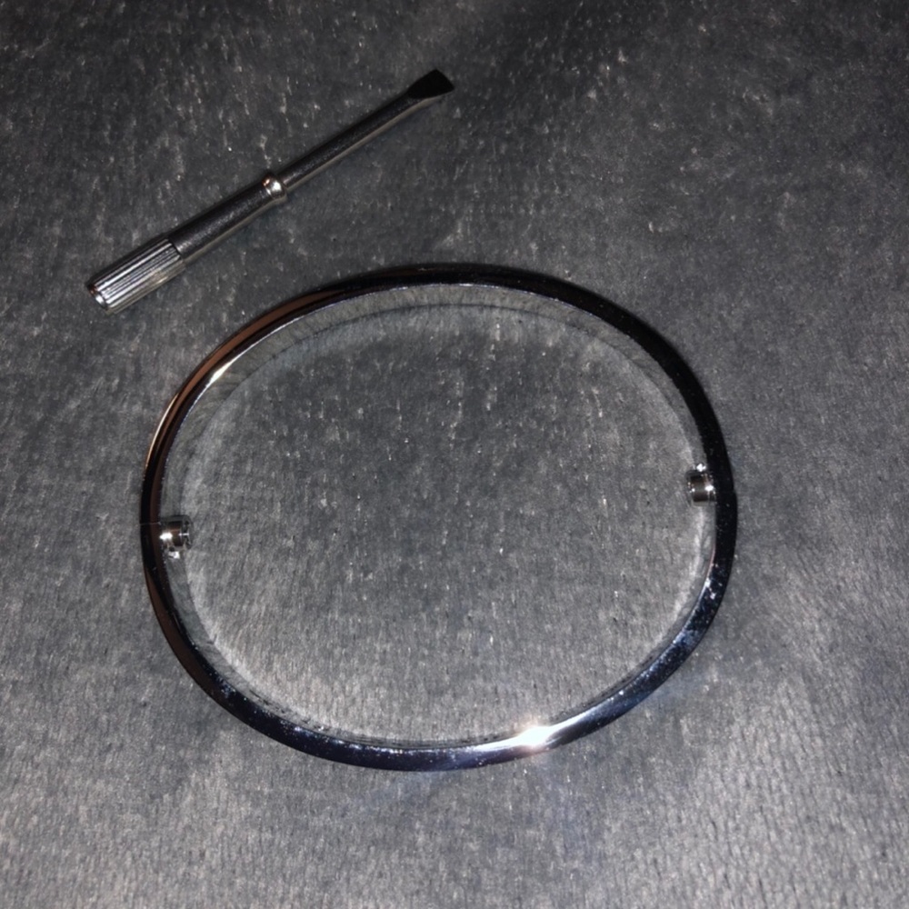 Silver Love Bracelet with Tool - Picture 5 of 8
